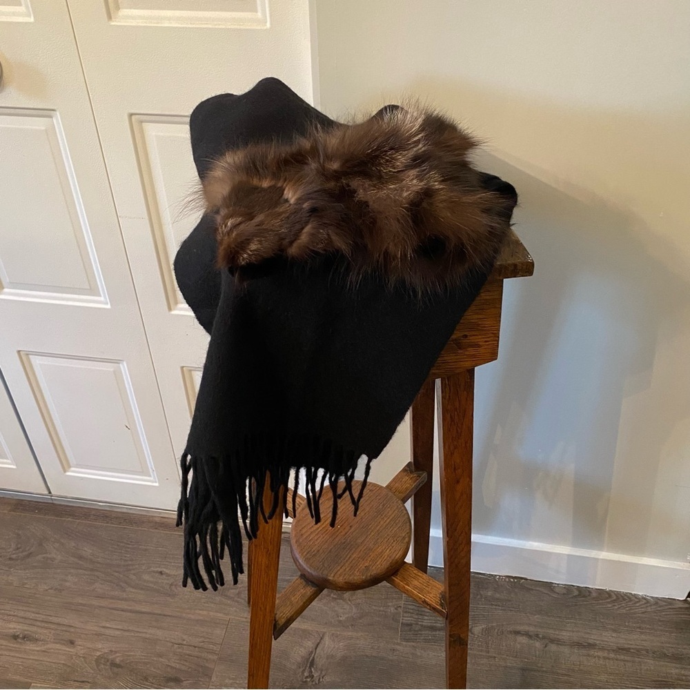 Ryan NewYork fox Fur trimmed scarf - Picture 4 of 11